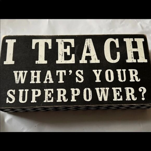 Beautiful wooden decor with Chevron around the sides, can be hung on a wall - Picture 1 of 6